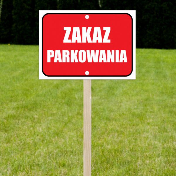 Zakaz parkowania (czerwone tło) - stelaż drewniany - wizualizacja